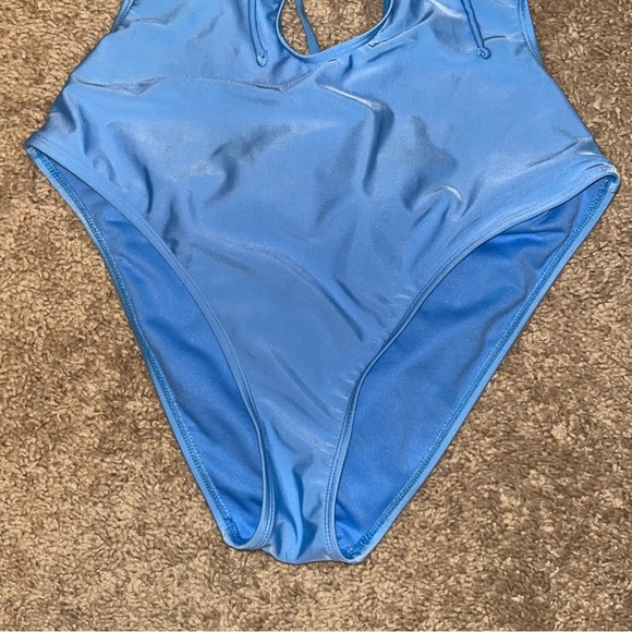 Shade and Shore Light Blue Monokini Keyhole One Piece Swimsuit, size Medium - Picture 2 of 7